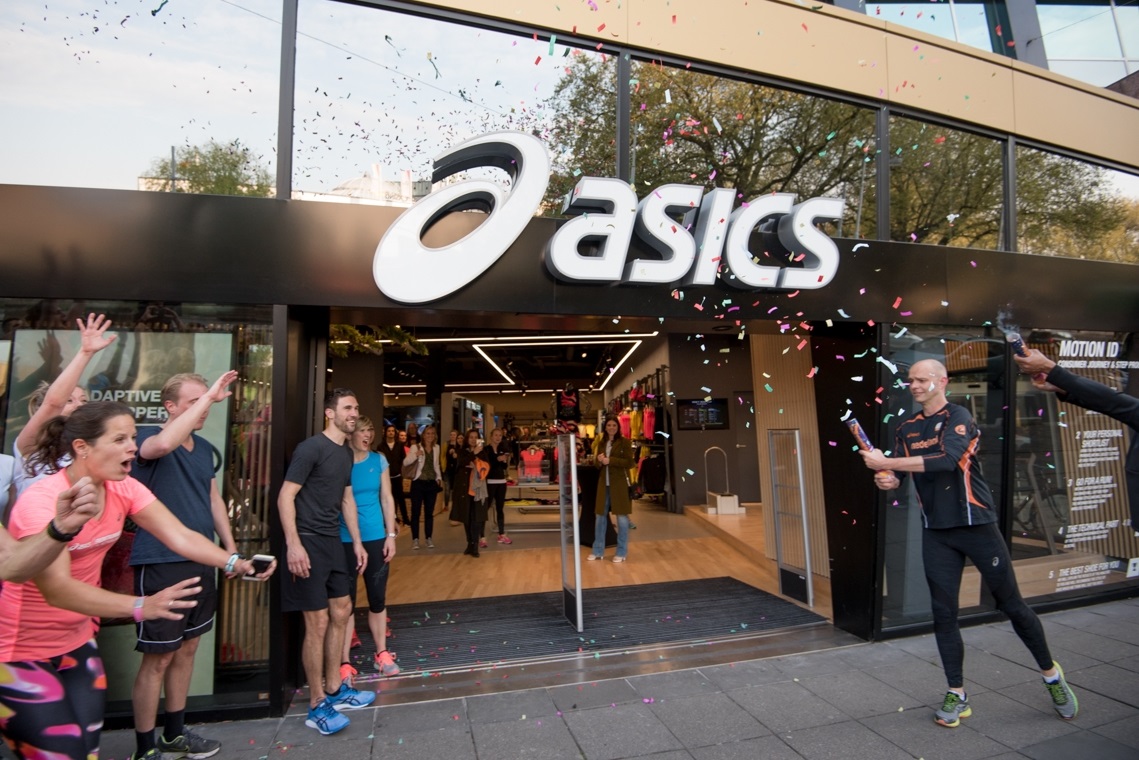 Concurrenten Appal organiseren ASICS lanceert nieuw concept tijdens heropening ASICS Flagship store in  Amsterdam - Urban Runners